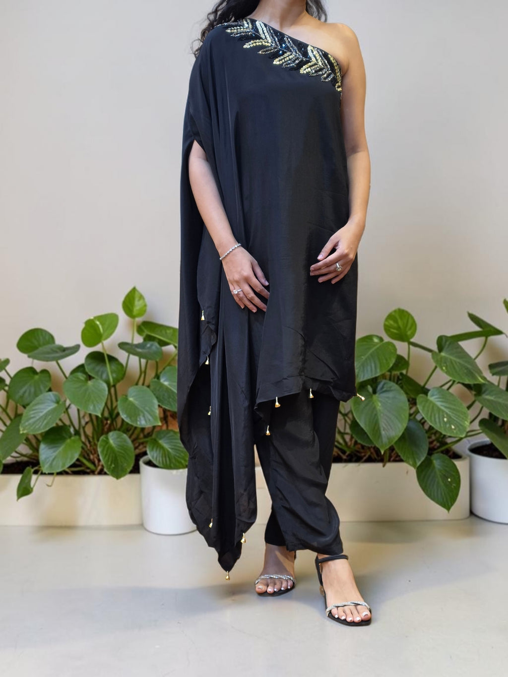 Black Crepe One-Shoulder Asymmetrical Kaftan Co-Ord Set (FREE SIZE CAN FIT TO M,L)
