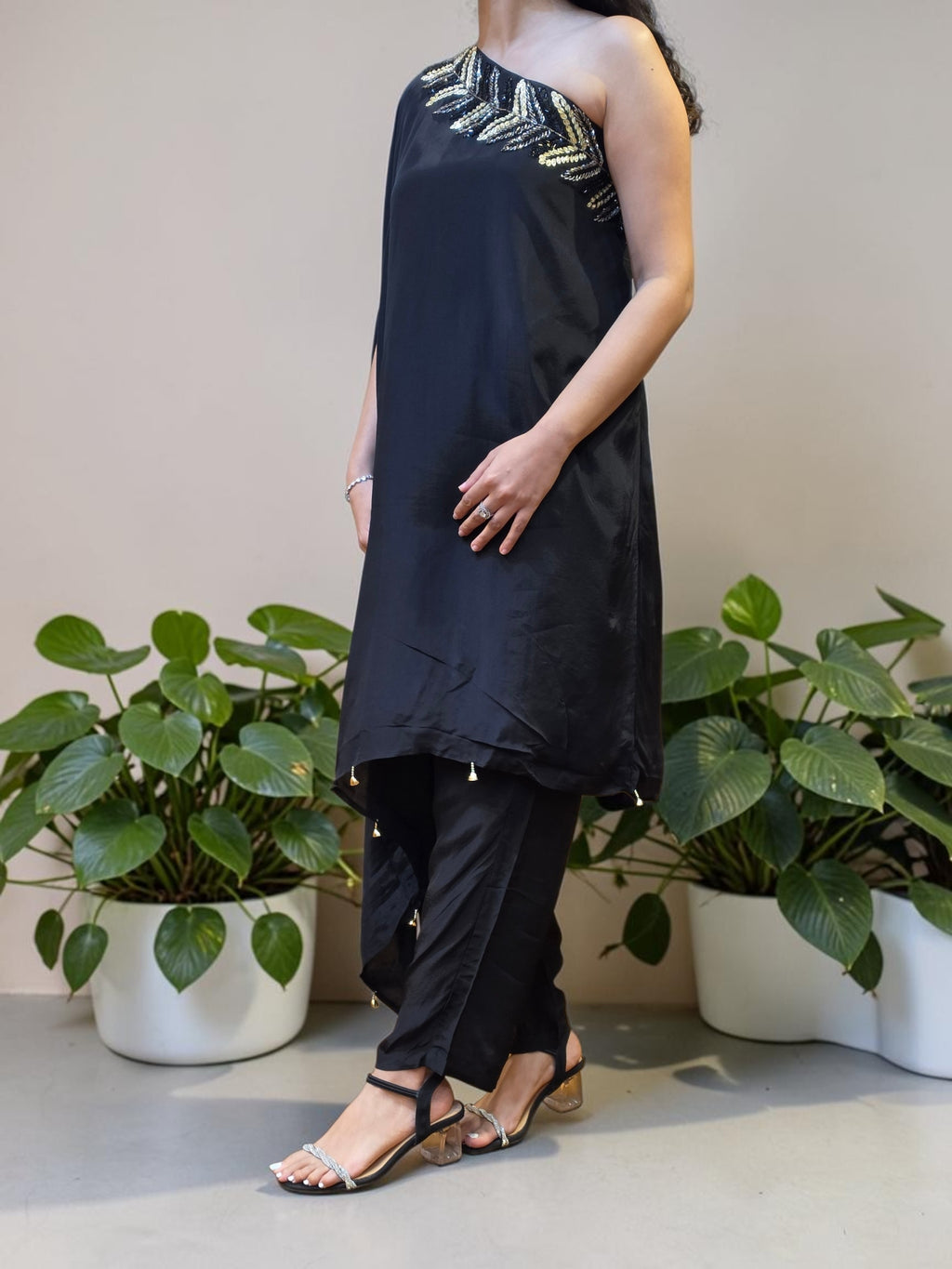 Black Crepe One-Shoulder Asymmetrical Kaftan Co-Ord Set (FREE SIZE CAN FIT TO M,L)