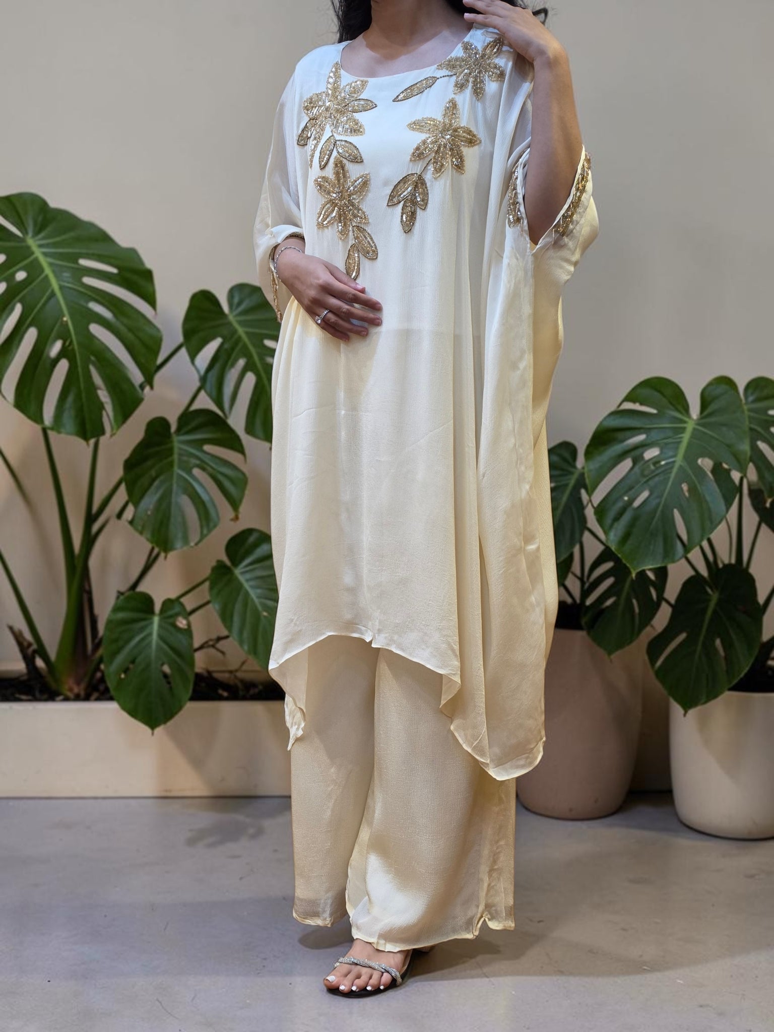 Ivory Floral Sequin Kaftan Set (CAN FIT TO XL, XXL)